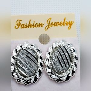 Silver toned shimmering stud earrings